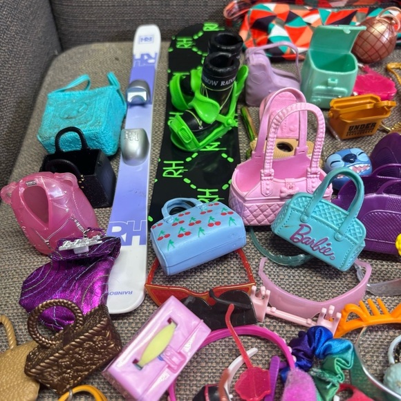 Huge lot of Barbie & Rainbow High Accessories Purses Sunglasses Headbands etc. - Picture 8 of 8